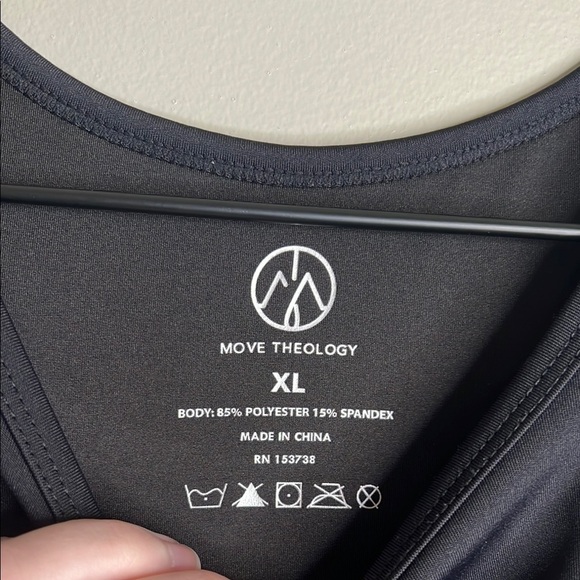 Move Theology Tank Too Black and White Athletic Crop Top XL - Picture 2 of 4